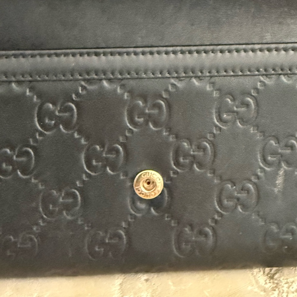 Gucci Black Embossed Leather Wallet with Gold GG Logo - Picture 8 of 9